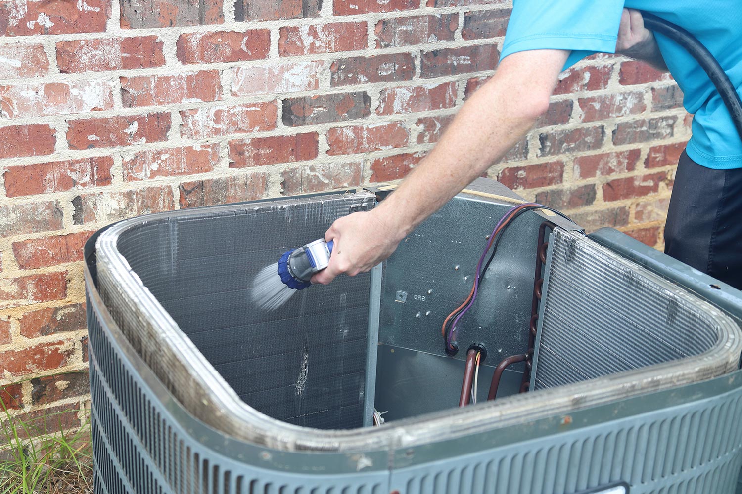 Cleaning air conditioner condenser coils