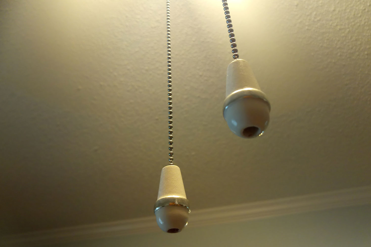 A pull chain of a ceiling fan