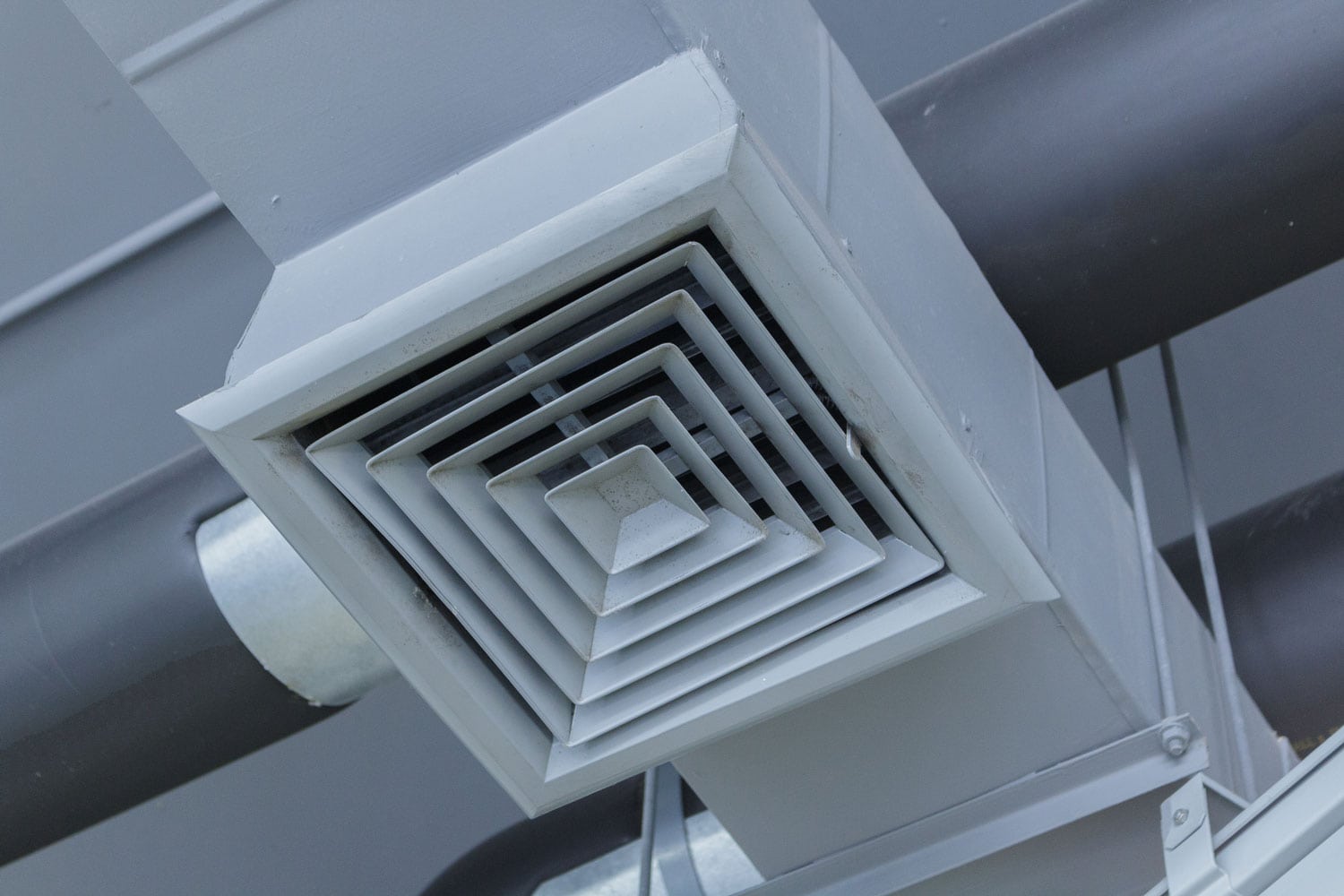 Air duct vents with low airflow creates increased pressure of heat