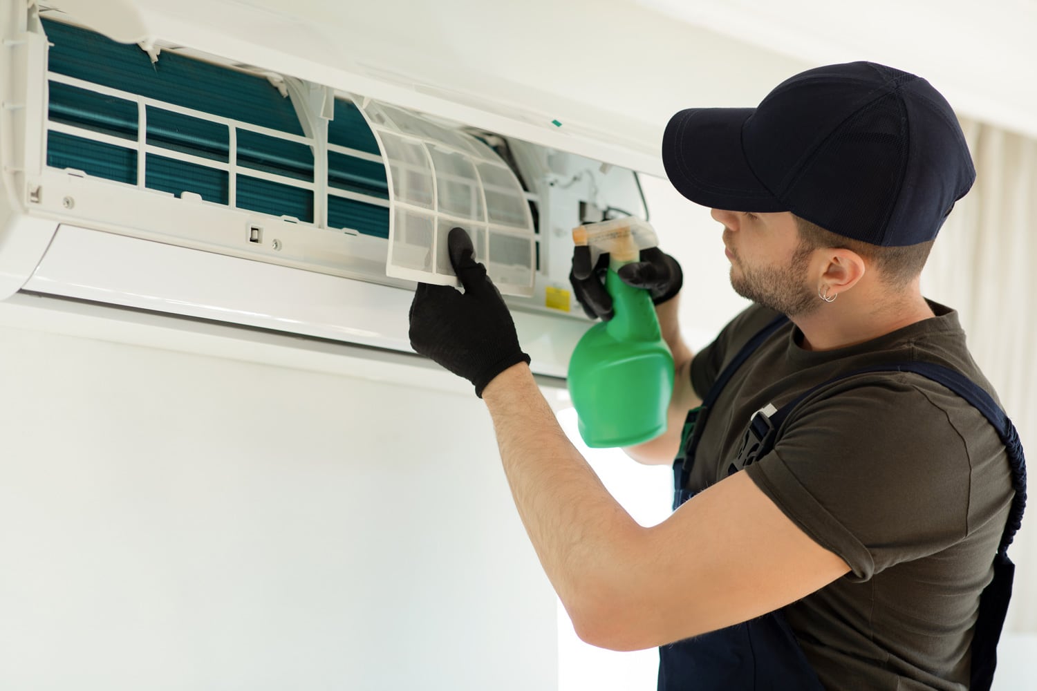 Aircondition service cleaning