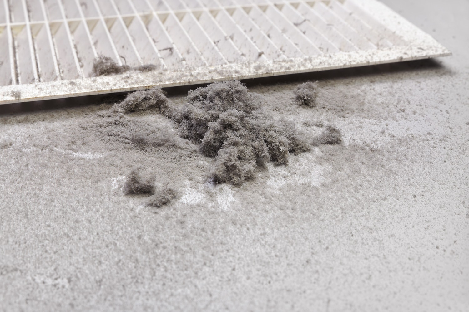 Dust is collected from the duct filter. Harmful dust in the room