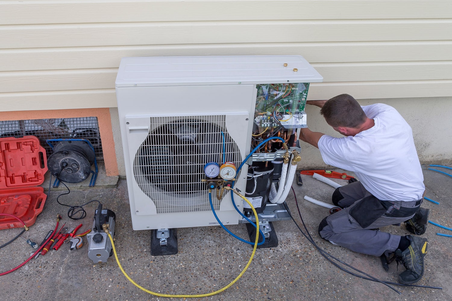 Maintenance or troubleshoot for heat pump issues