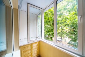 Read more about the article How To Seal A Plexiglass Window