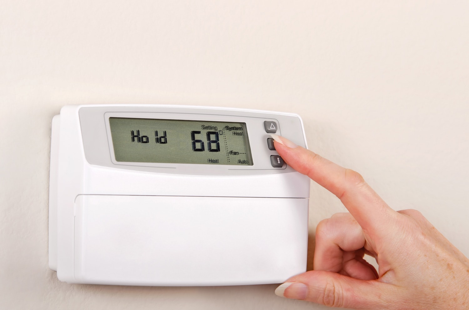 Adjusting and setting thermostat to save energy