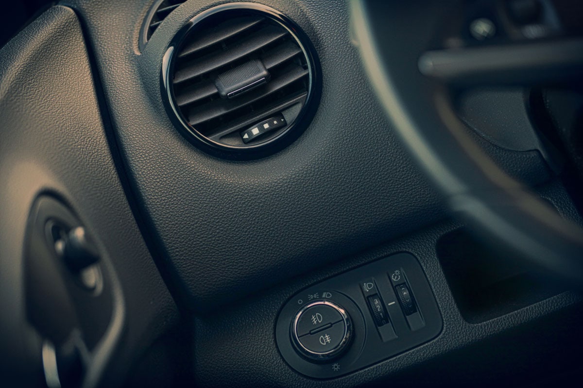 air conditioning and controls of modern car