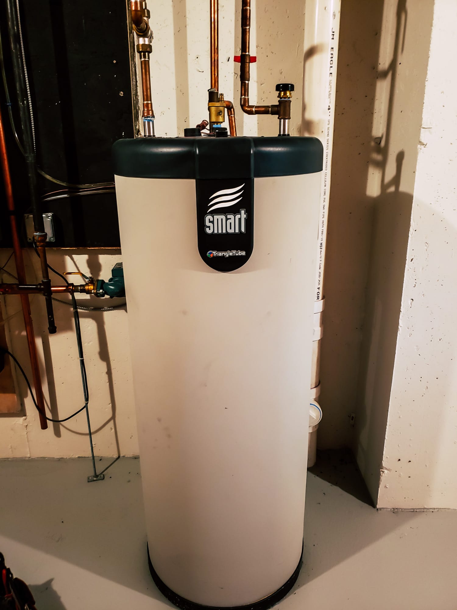 40 gallon smart high efficiency water heater storage tank in the basement of a residential home.