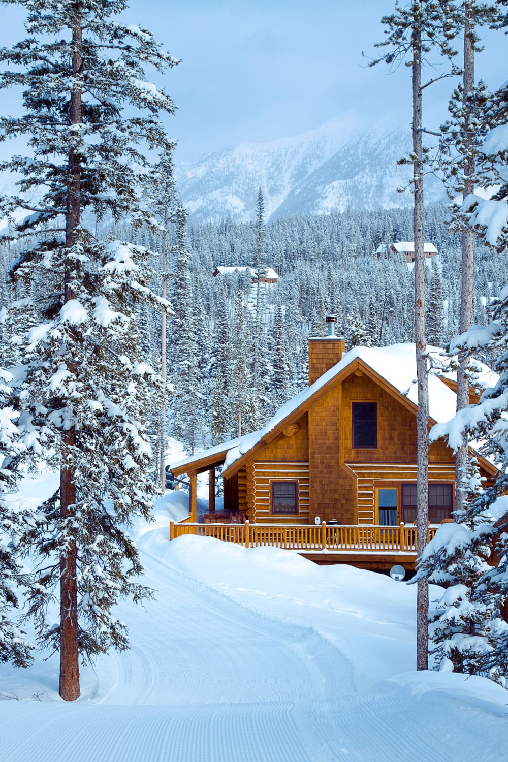 A gorgeous log cabin in a rocky mountain