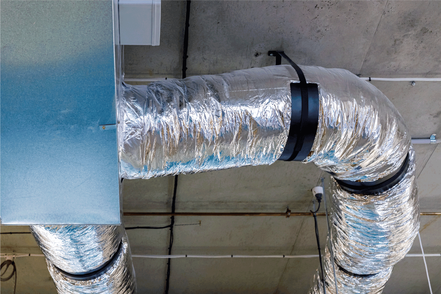 Air-conditioning Ductwork and Pipework In Commercial Building Fitout
