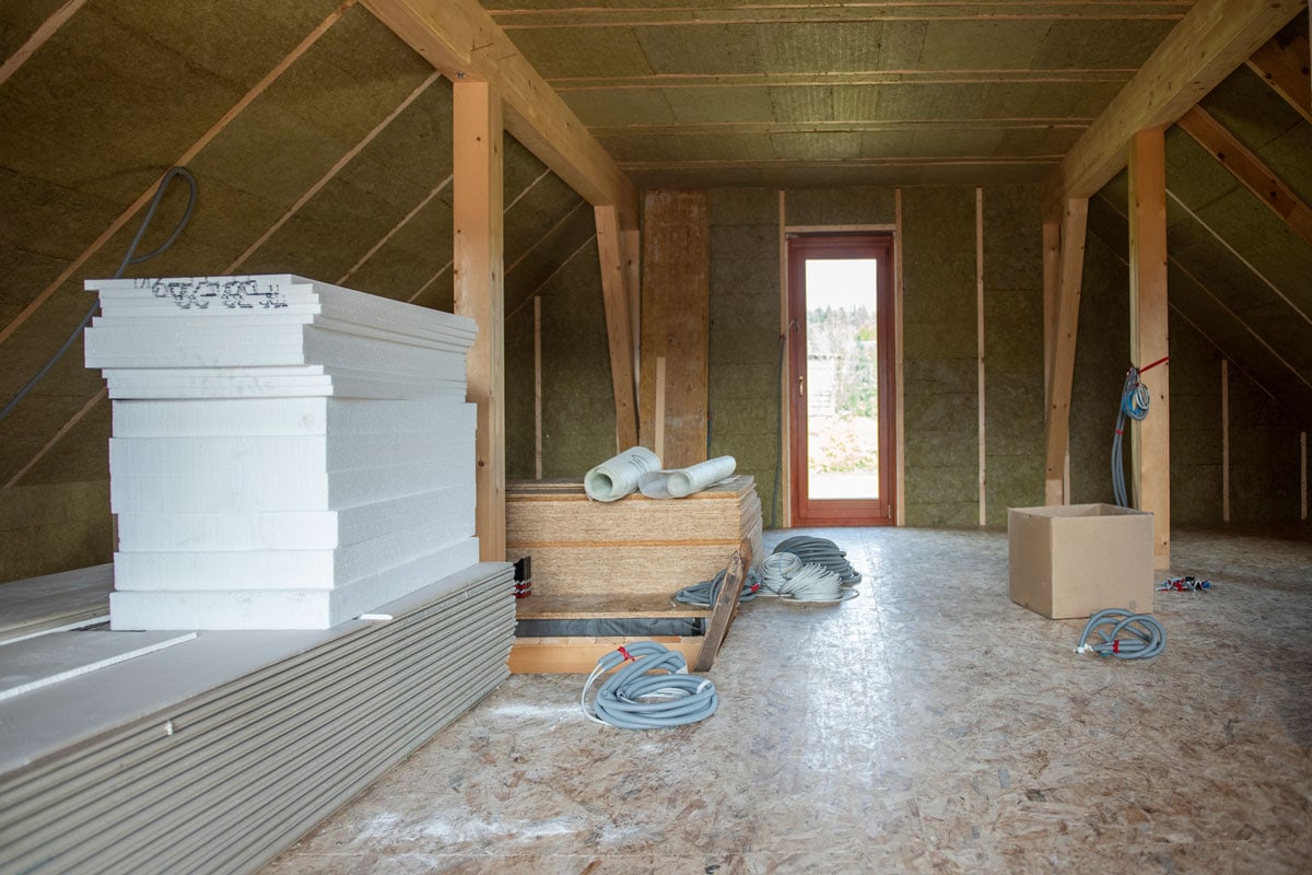 House thermal insulation with mineral wool