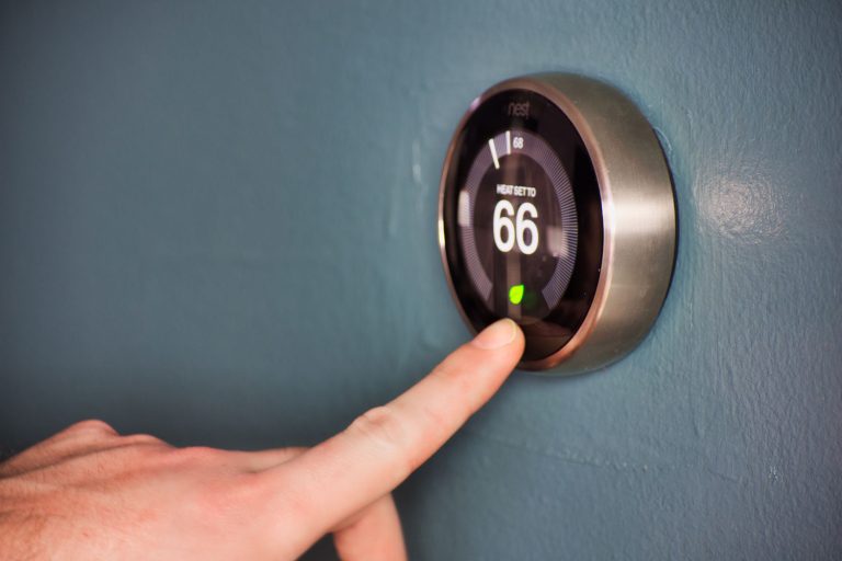 Changing the living room temperature, How Long Does A Thermostat Last?