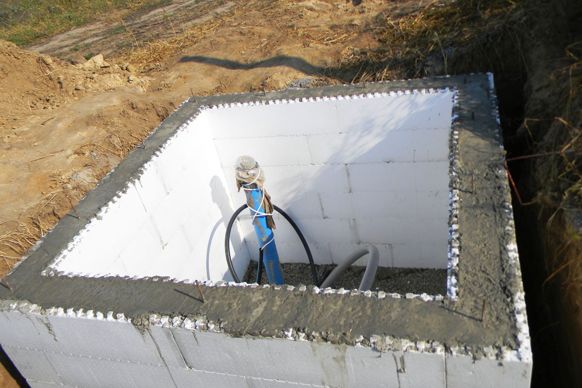 Constructing a pump house, pumping station, water borehole chamber from Insulating concrete forms ICF, concrete wa
