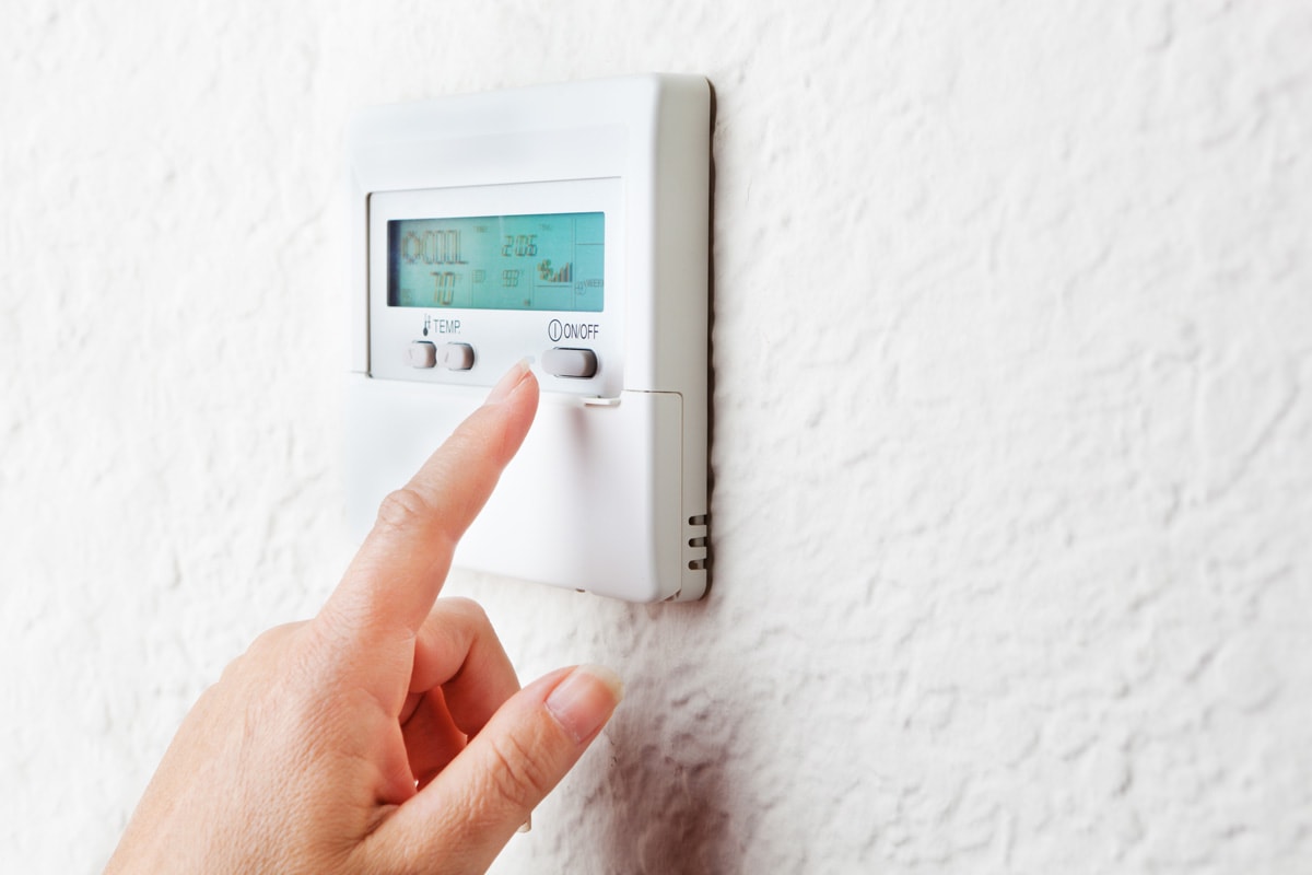 Controlling temperature to conserve energy power consumptio