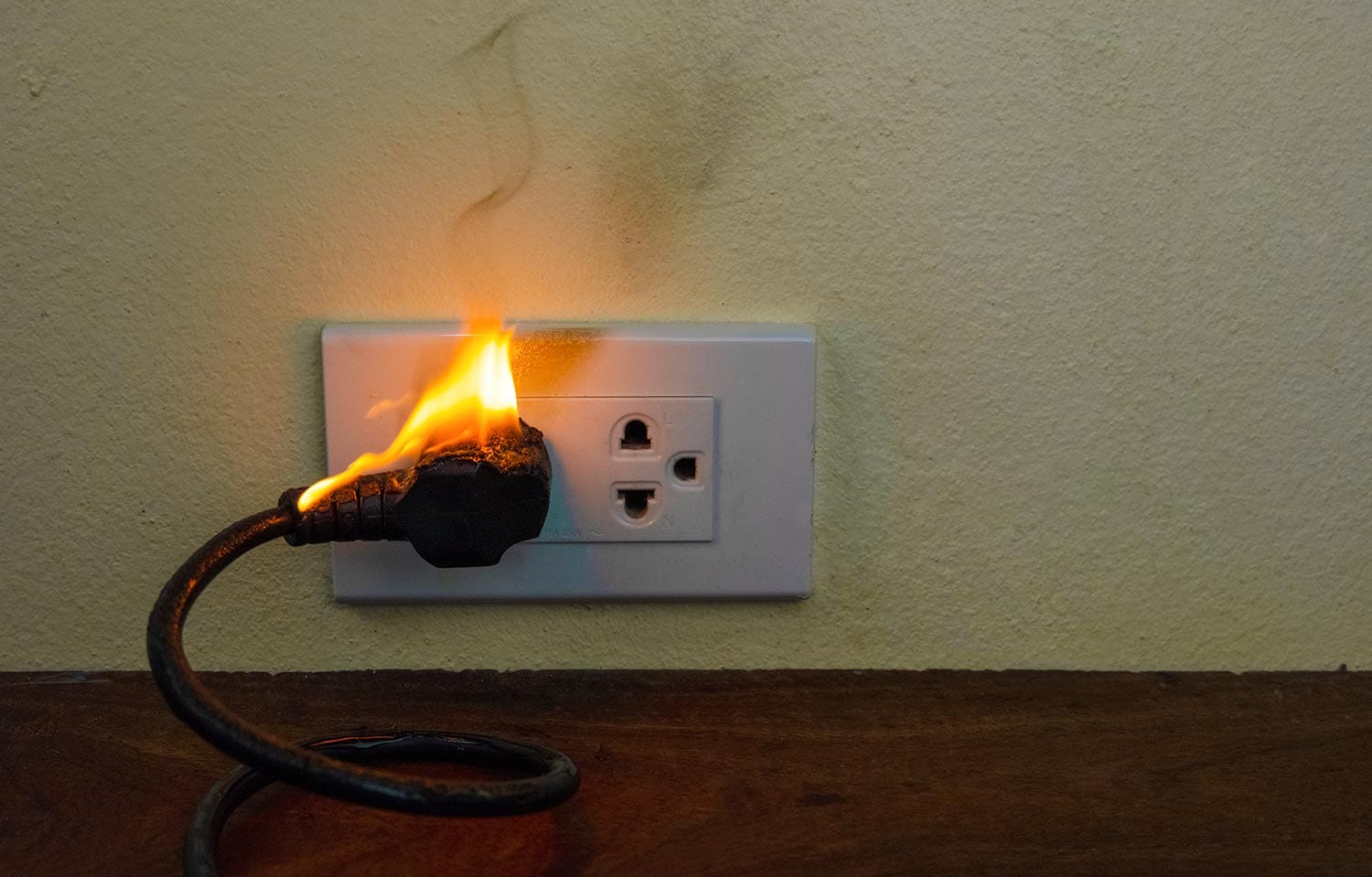 Electric short circuit failure resulting in electricity wire burnt