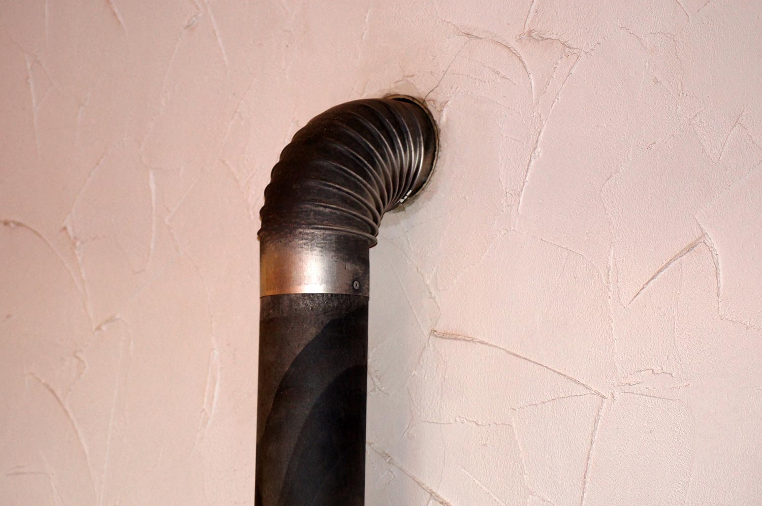 Furnace pipe for fireplace in the apartment