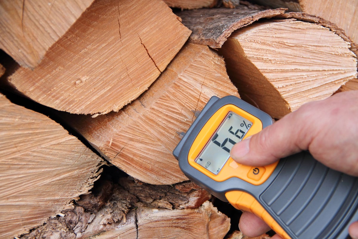 Measure moisture in firewood