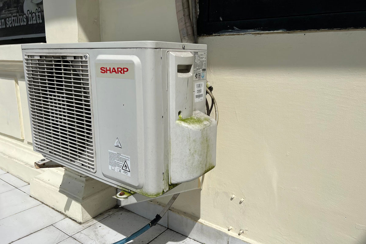 Sharp air conditioner mounted on reinforce metal bracket