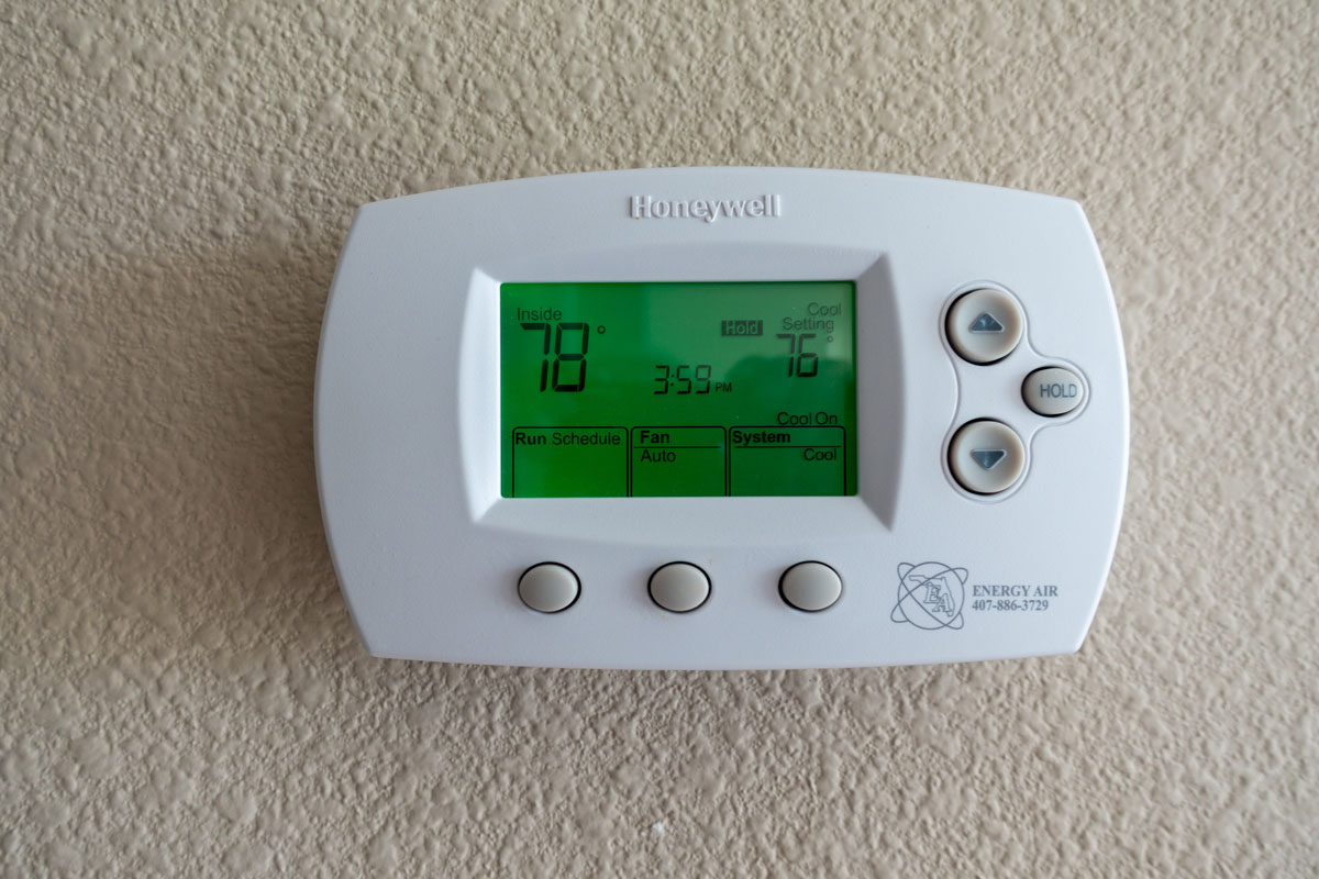 Honeywell thermostat set at 78 degrees Fahrenheit