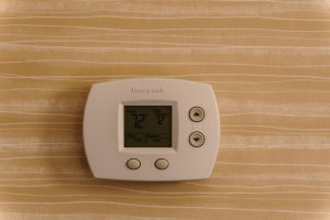 Read more about the article Honeywell Pro Series Thermostat Not Working – How To Reset It?