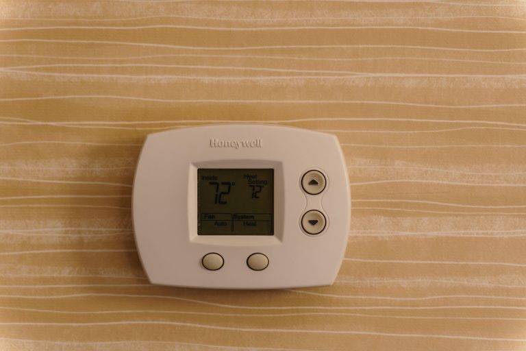 Honeywell thermostat set to 72 degrees Fahrenheit, Honeywell Pro Series Thermostat Not Working - How To Reset It?