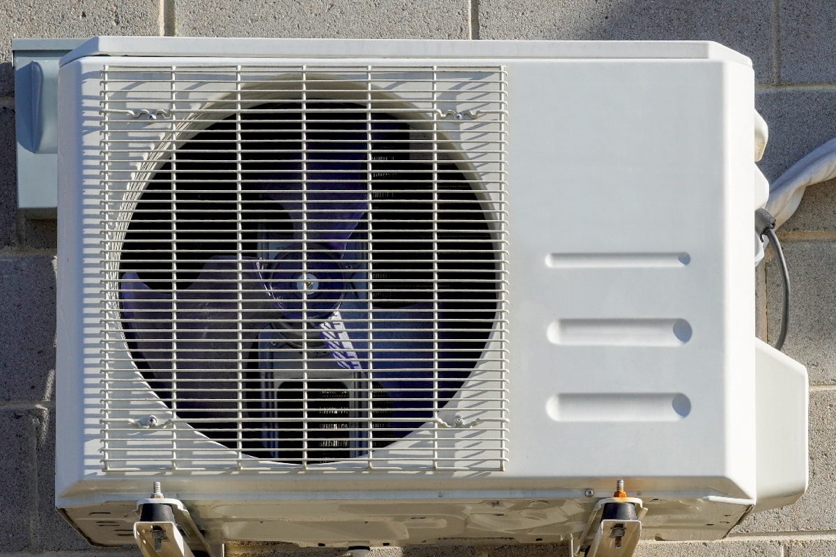 Air conditioning unit mounted on exterior wall of building