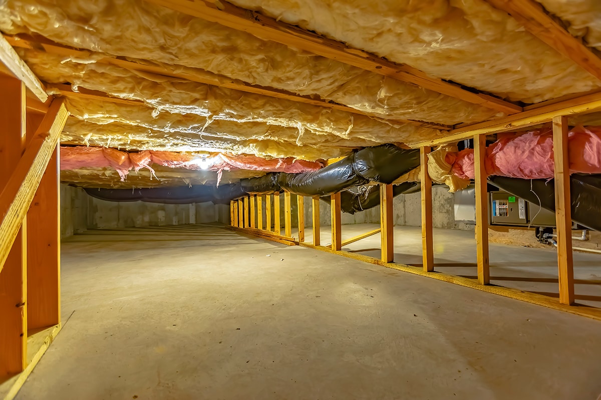 Basement with upper floor insulation and wooden support beams