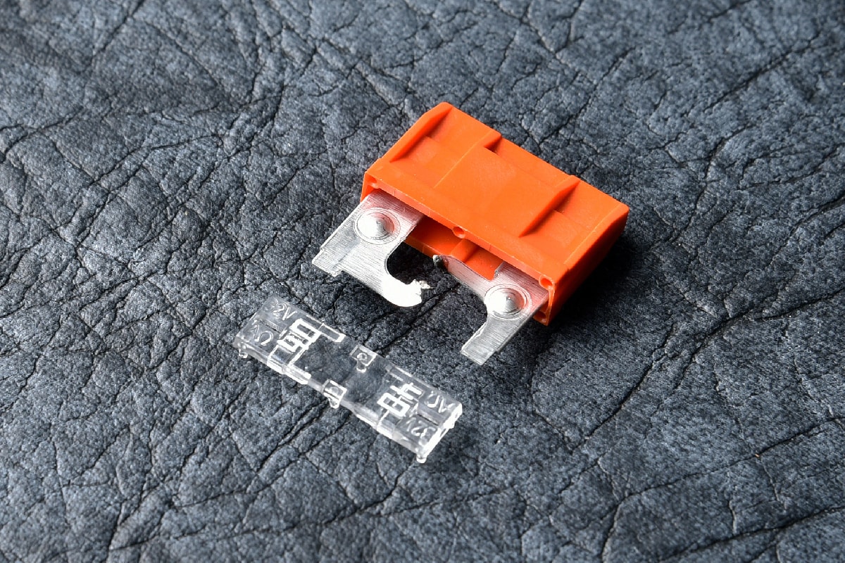 Burned fuse in disassembled condition