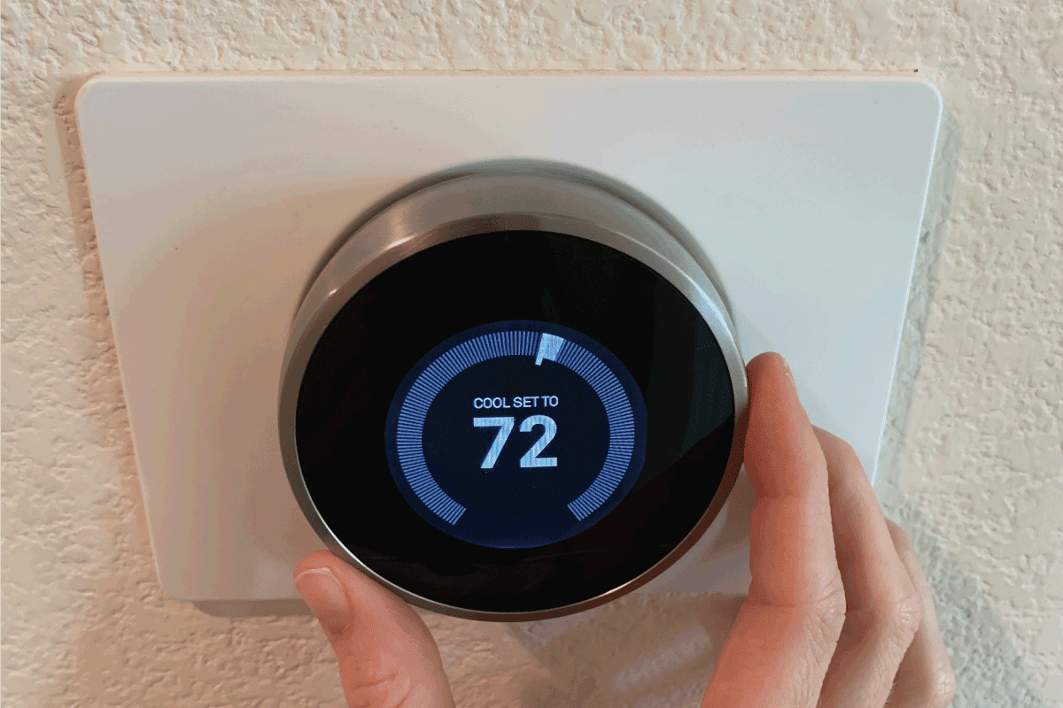 Changing temperature on digital thermostat