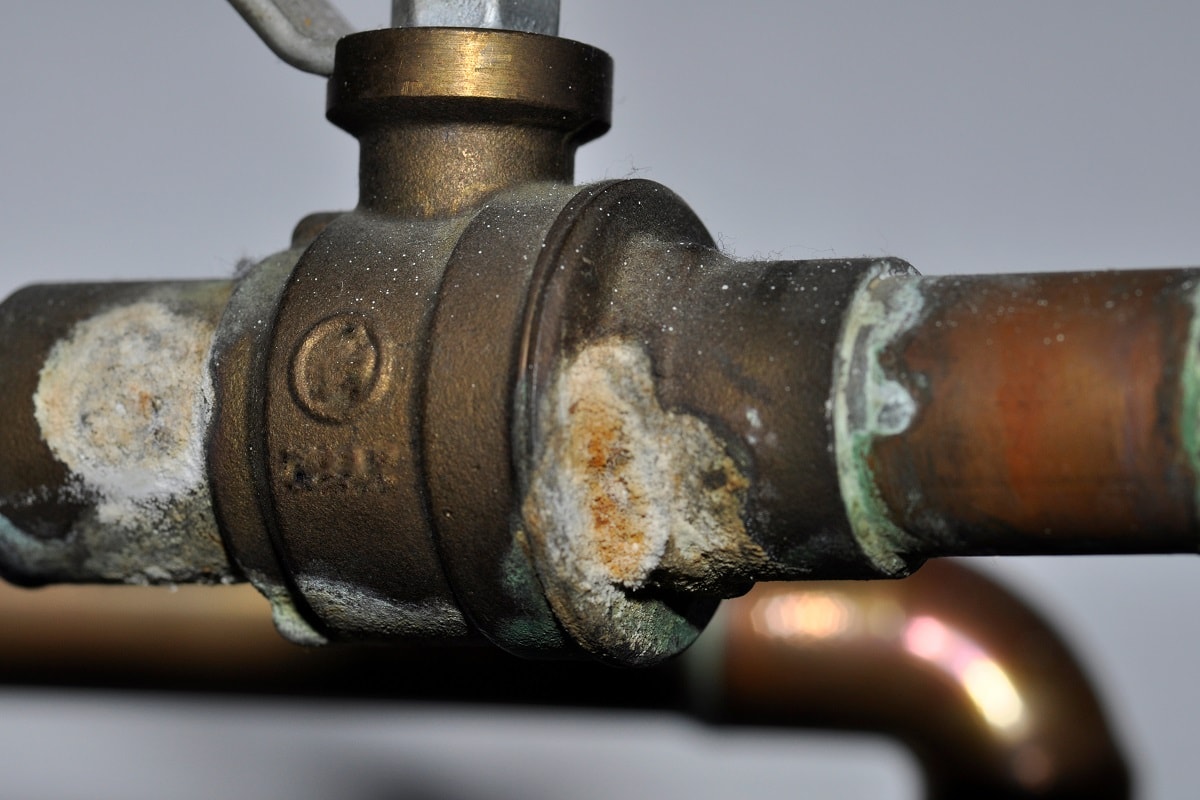 Corroded,Water,Valve,And,Copper,Pipe