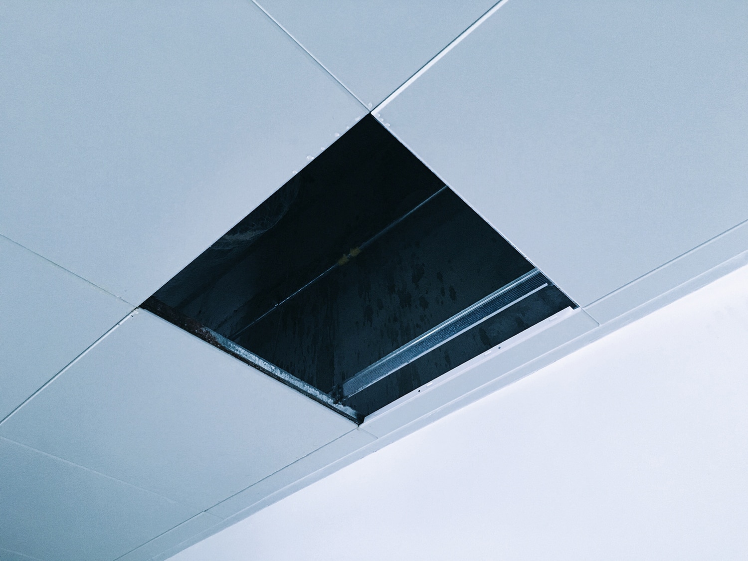 Drop ceiling in a room