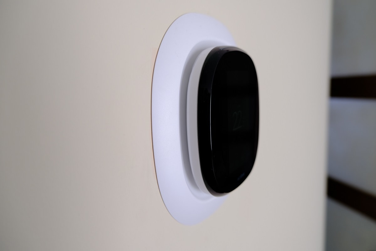 Energy-saving,Thermostat,For,Temperature,Control.,Modern,Design,,Ecobee,Style,Installed