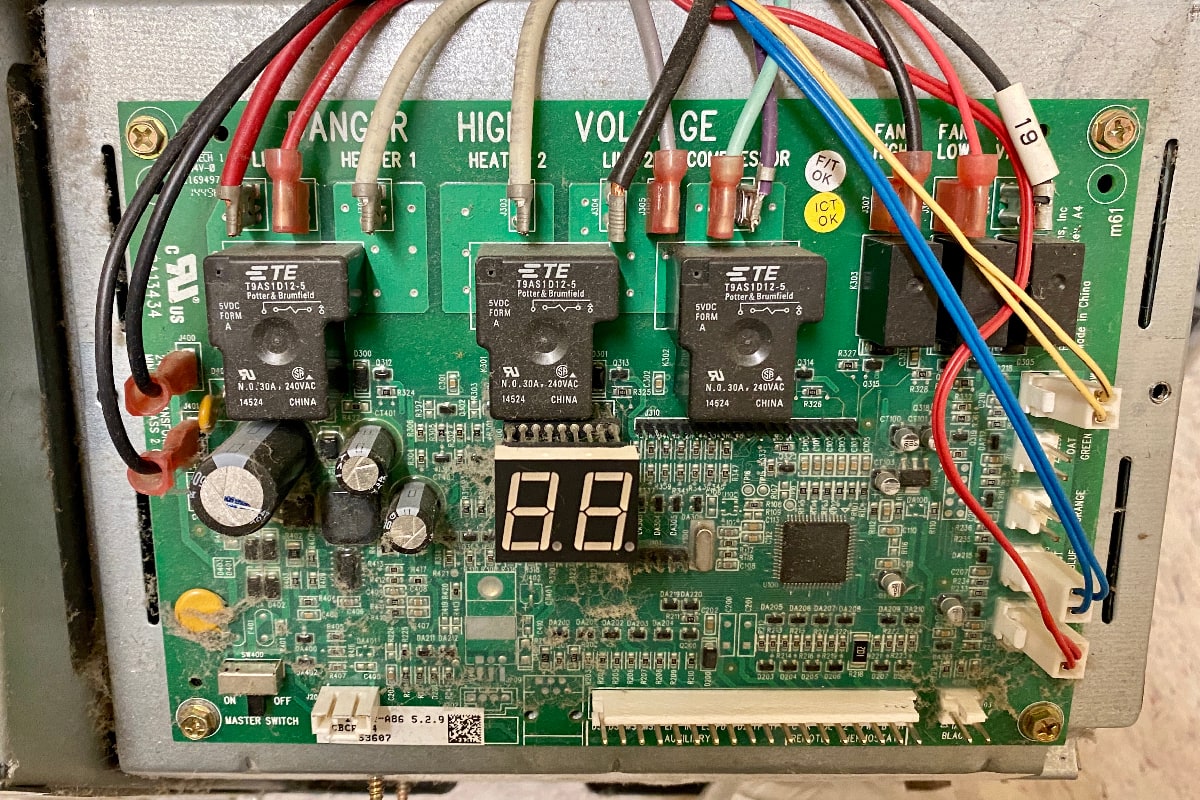 PTAC electronic control board with all factory cables still intact