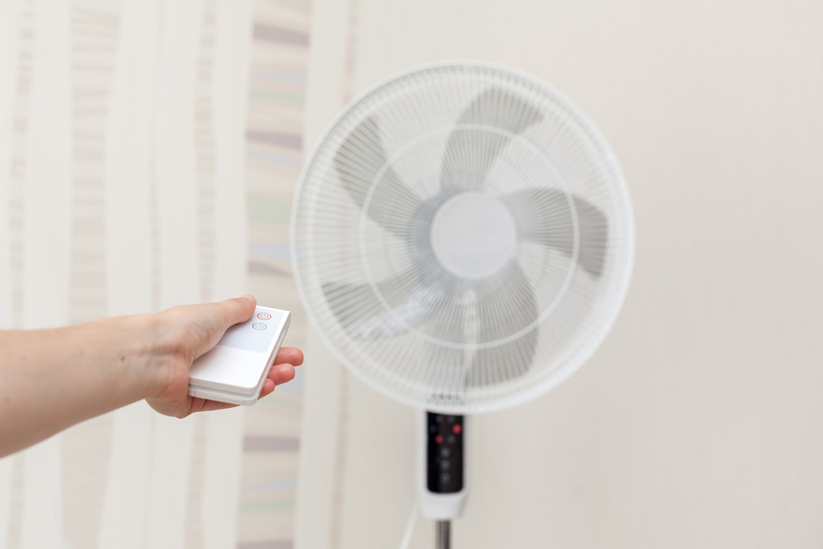 Which is better AC or a fan - White electric fan turns on, turns off with the remote control.