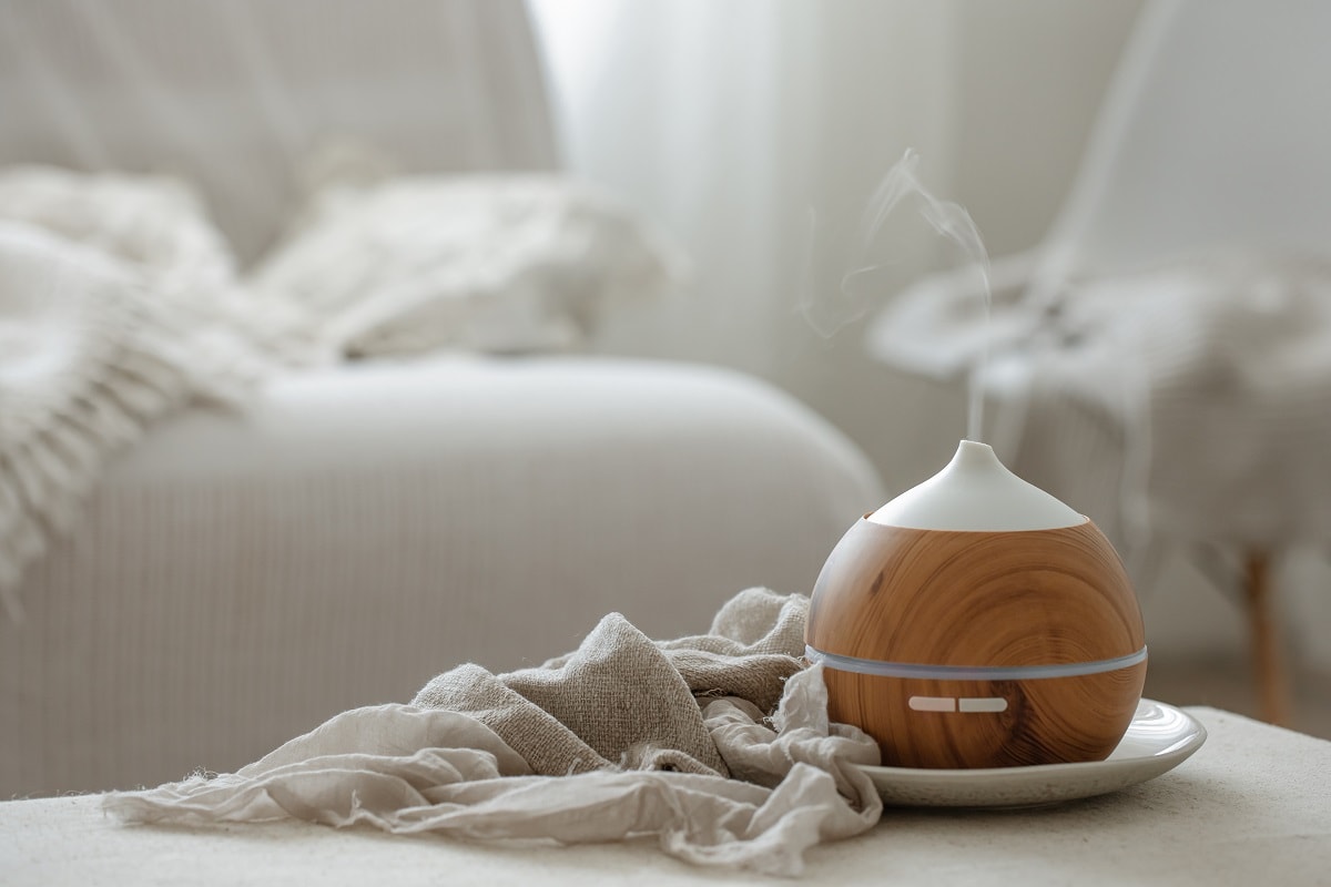Benefits Of Impeller Humidifier - Essential oil aroma diffuser humidifier diffusing water articles in the air.