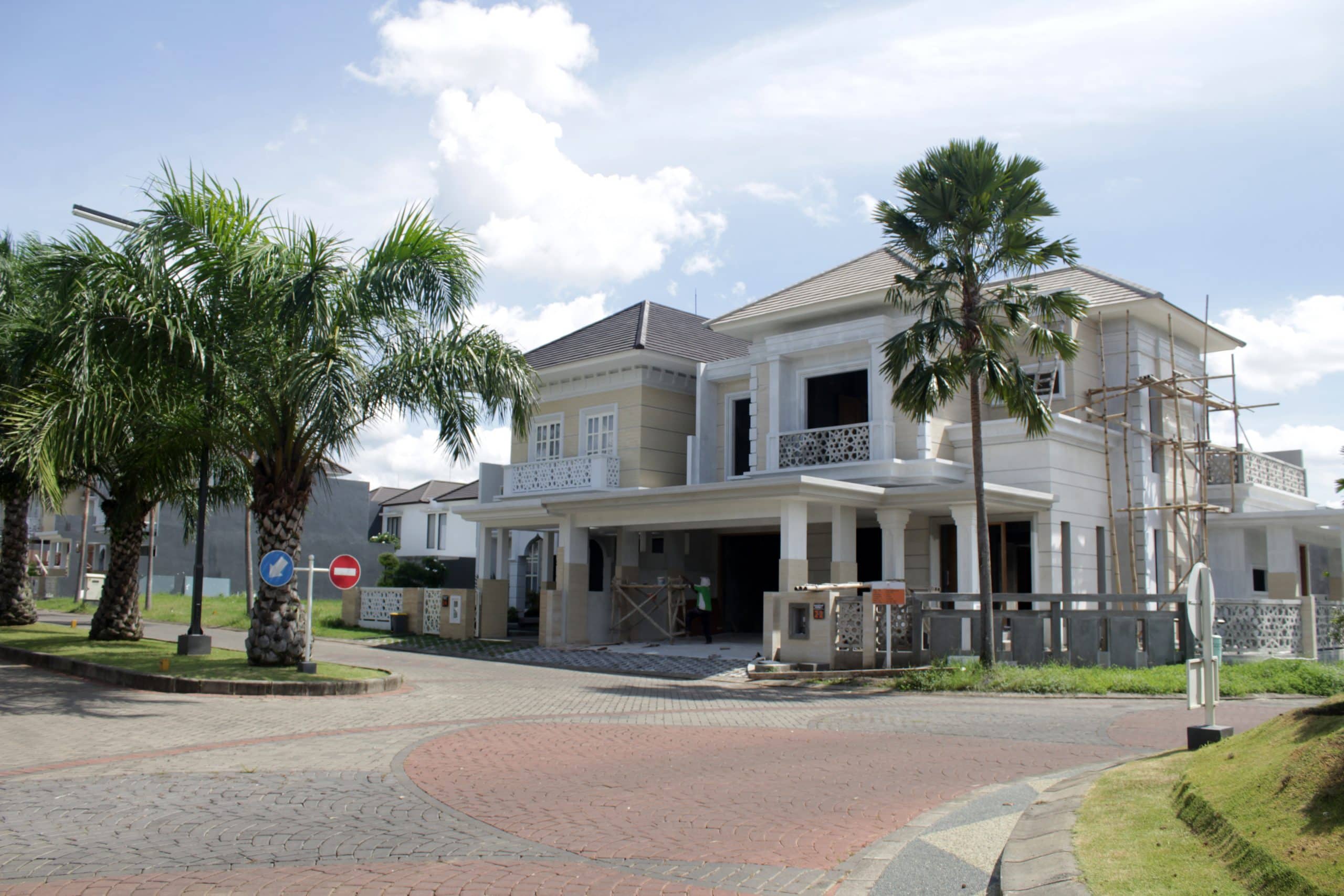 variations of residential design in the tropics, location Sawojajar, Malang, East Java, Indonesia (Malang, 10 December 2020)