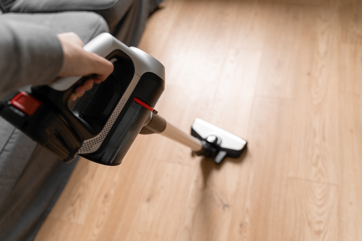 Cleaning wooden floor with wireless vacuum cleaner