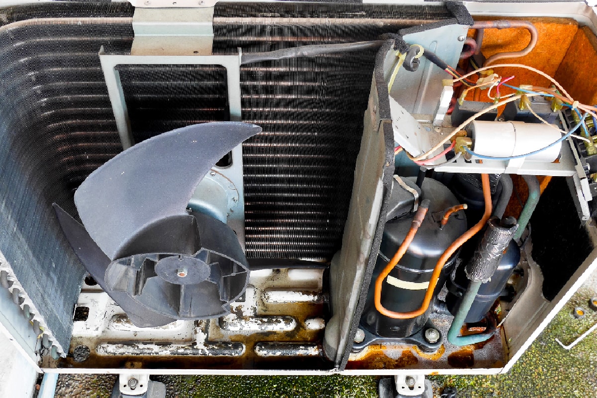 Inside condenser unit for air conditioning