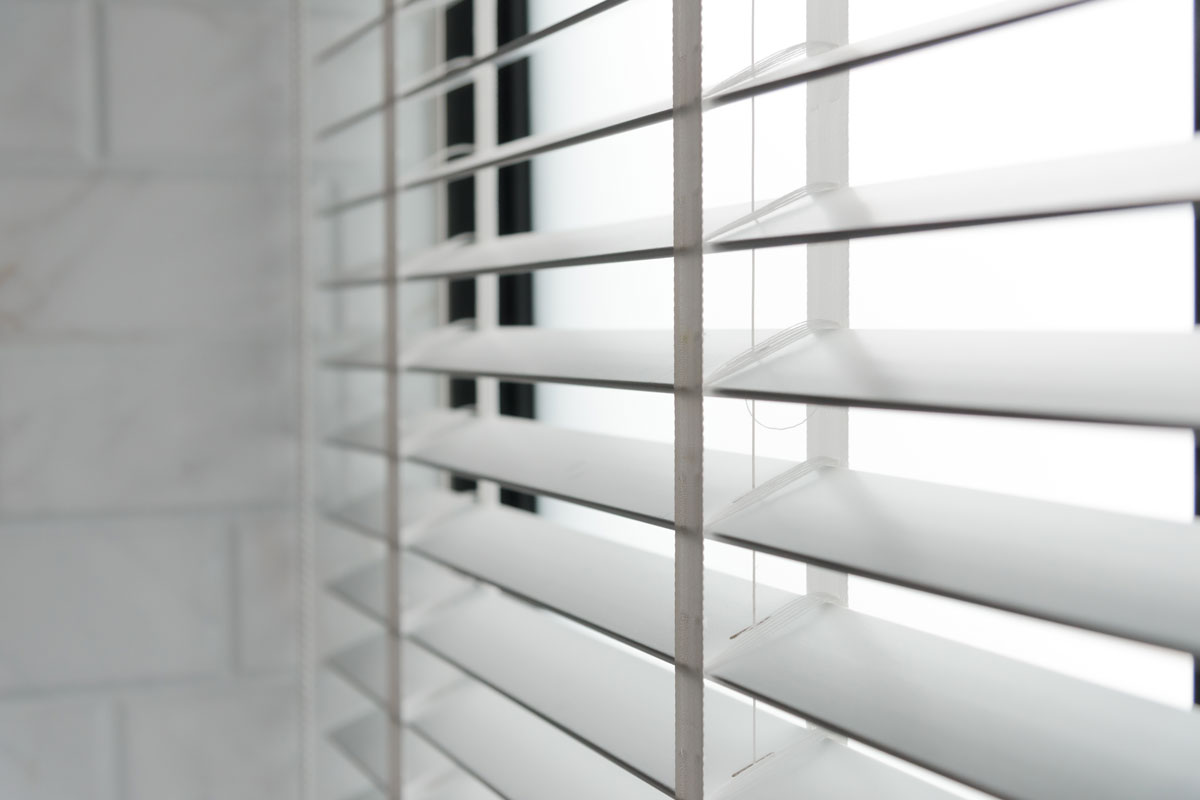 close-open-venetian-blinds-lighting-range
