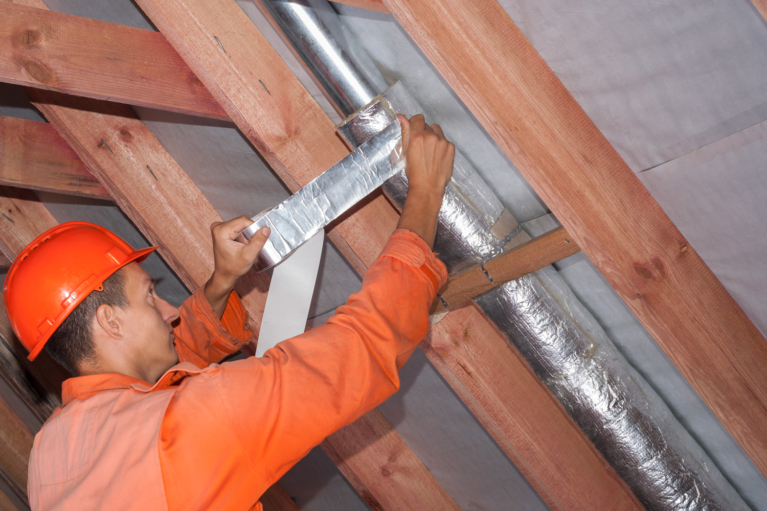 installer wraps the air duct with mineral wool and foil 