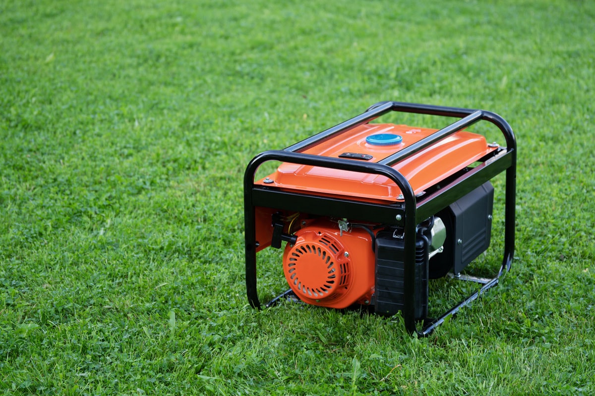 portable-electric-generator-on-green-grass