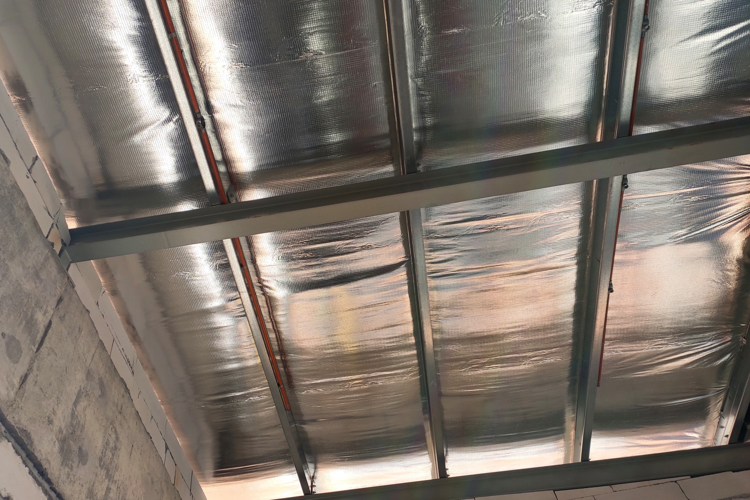 Aluminum foil sheets are used as thermal insulation of the roof. Placed under the roof layer. It can reduce the heat transferred into the building from sunlight. 