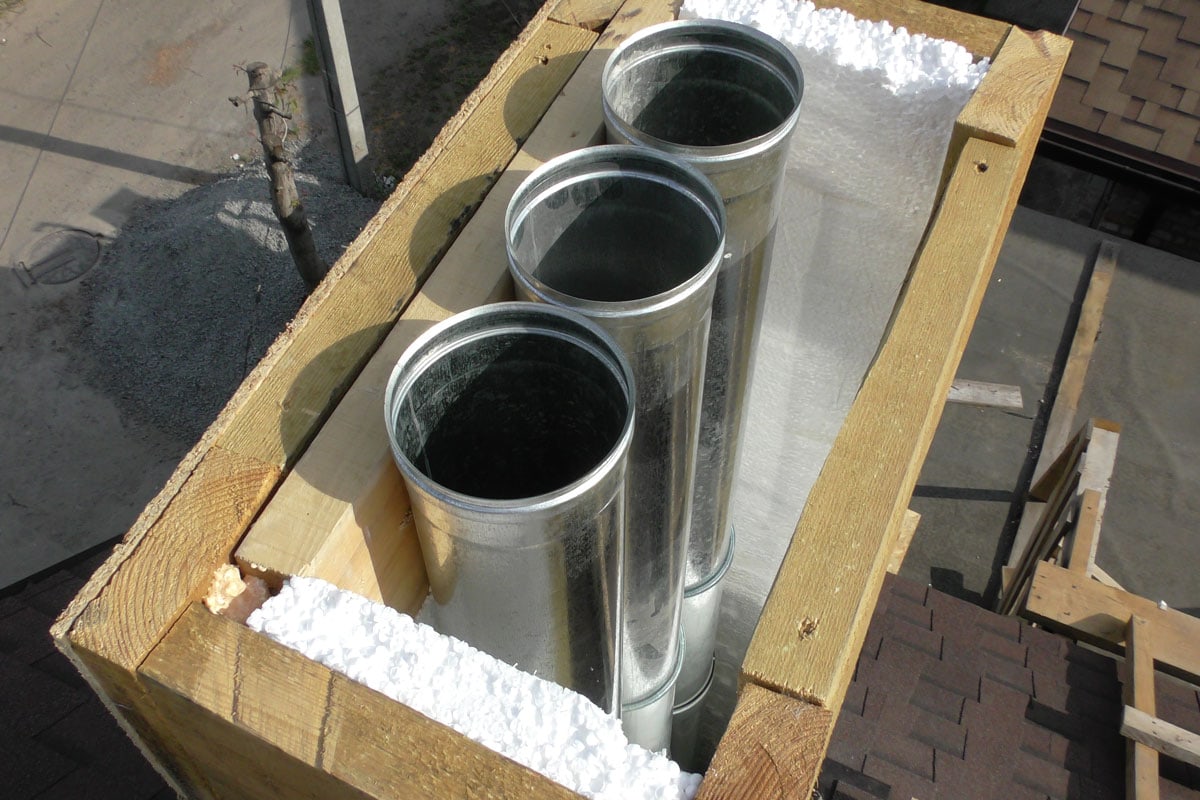 Construction and insulation of the chimney on the roof of the house