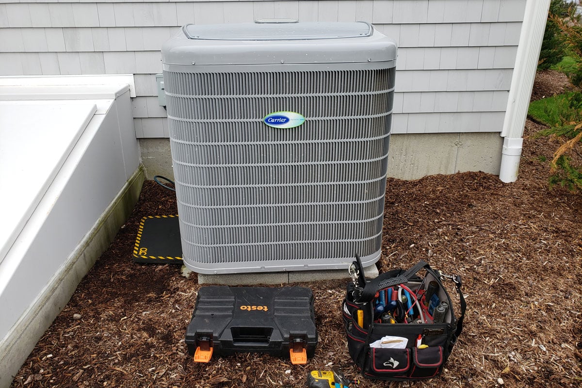 HVAC Air conditioning unit being charged with R410a refrigerant