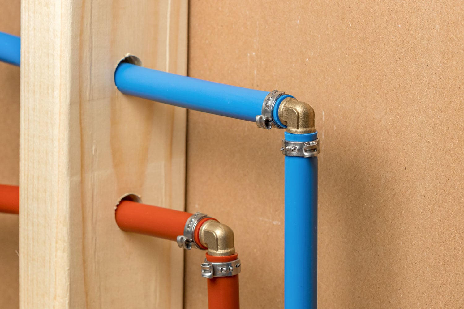 Cold and hot water pipe for the bathroom